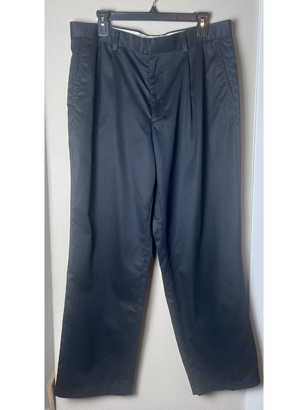 Kirkland Signature Pleated Pants Men's Black Cotton Pockets 36x30 Chino Trousers